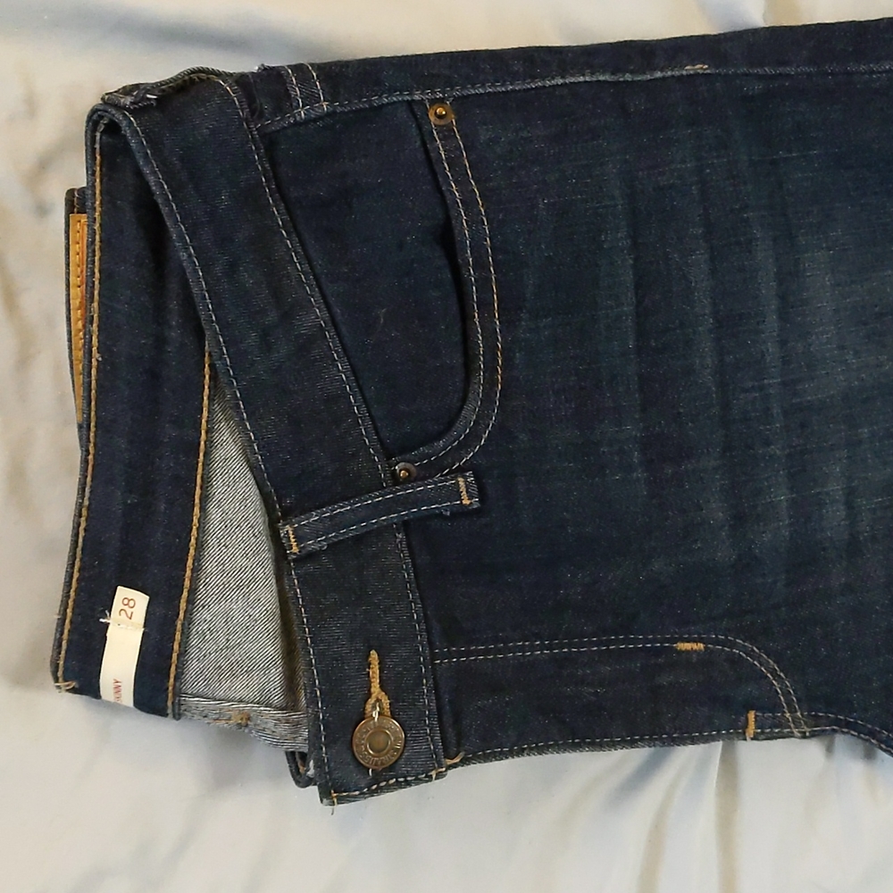 Levi's 711 Skinny Short Jeans